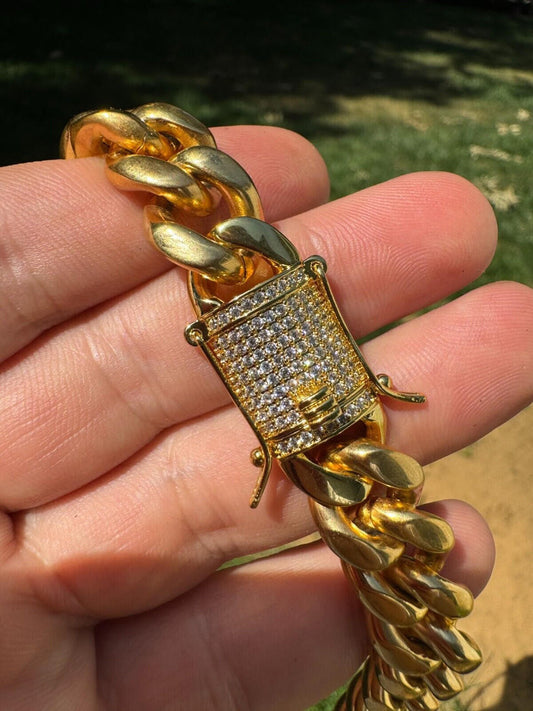 HarlemBling Miami Cuban Link Chain Necklace W. CZ Clasp - 18k Gold Plated Stainless Steel - 16"-30" - 8mm-14mm